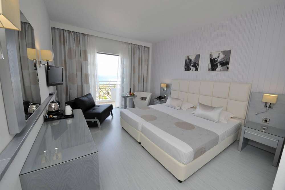 St. George Hotel Spa & Beach Resort : Pool & Sea View Rooms