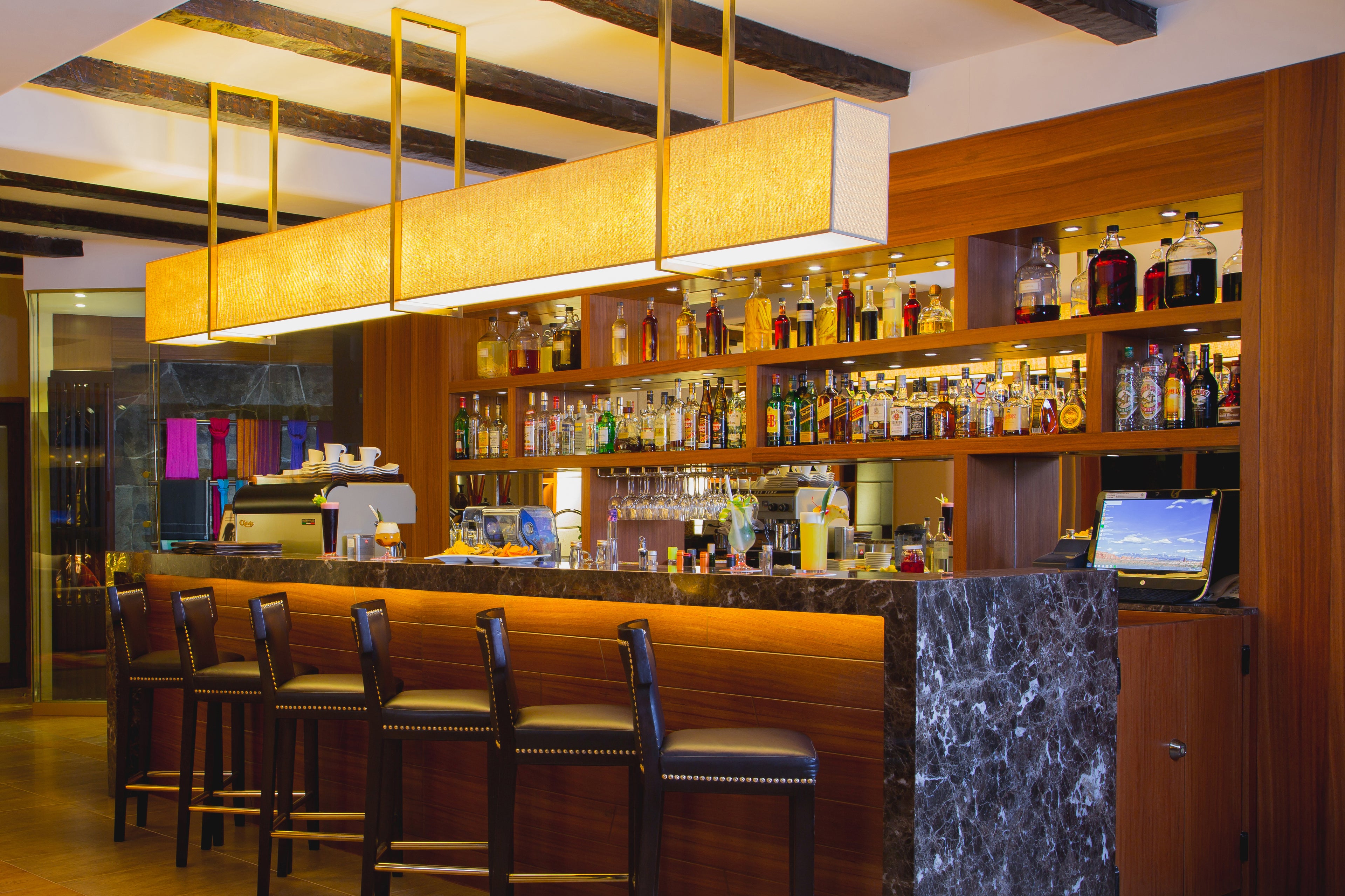 Suquy Cafe and bar