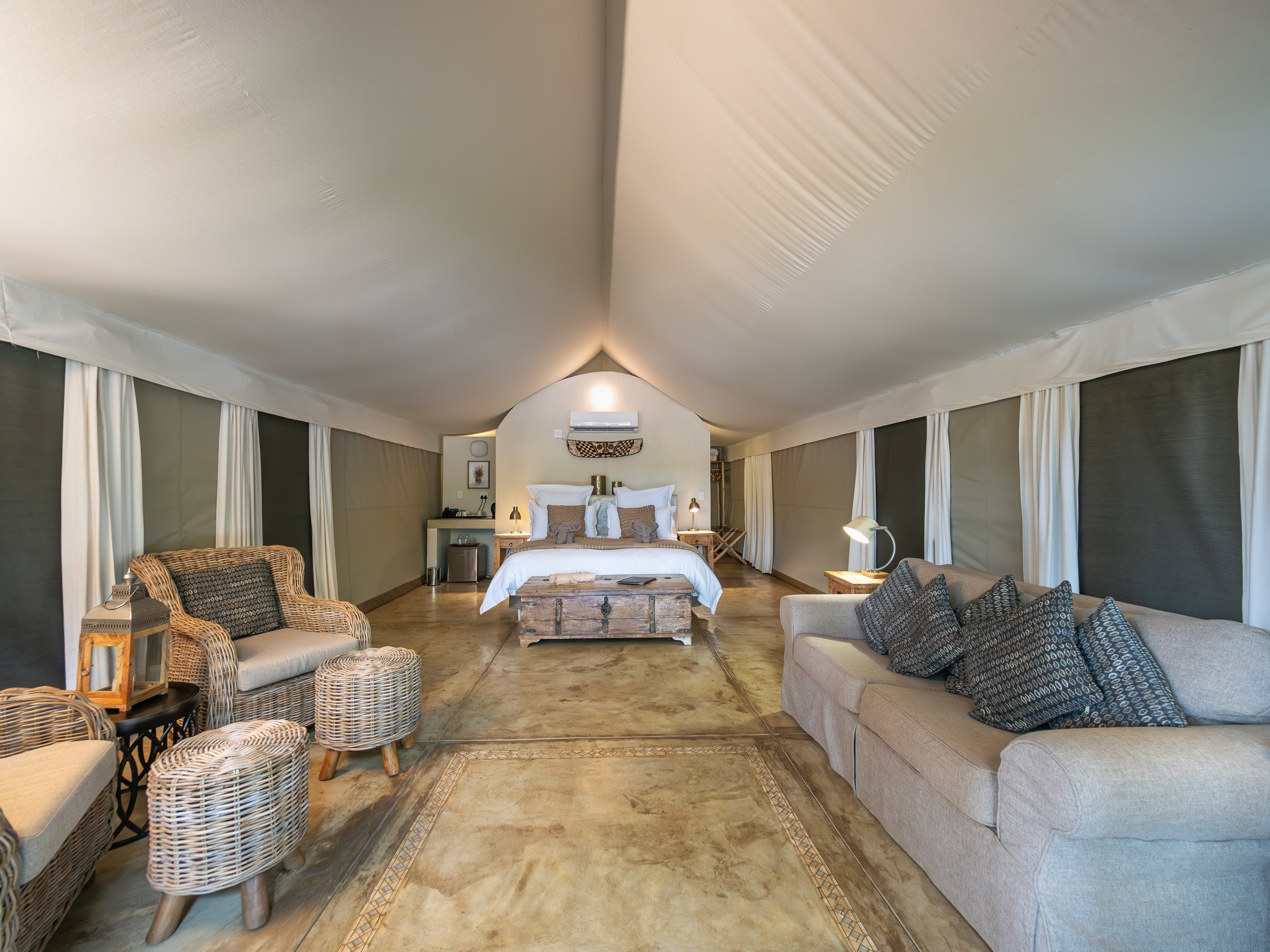 Nyati Safari Lodge