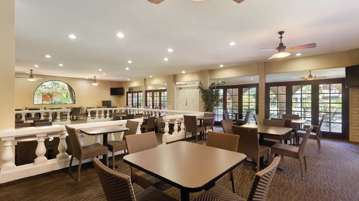Embassy Suites by Hilton Phoenix Airport