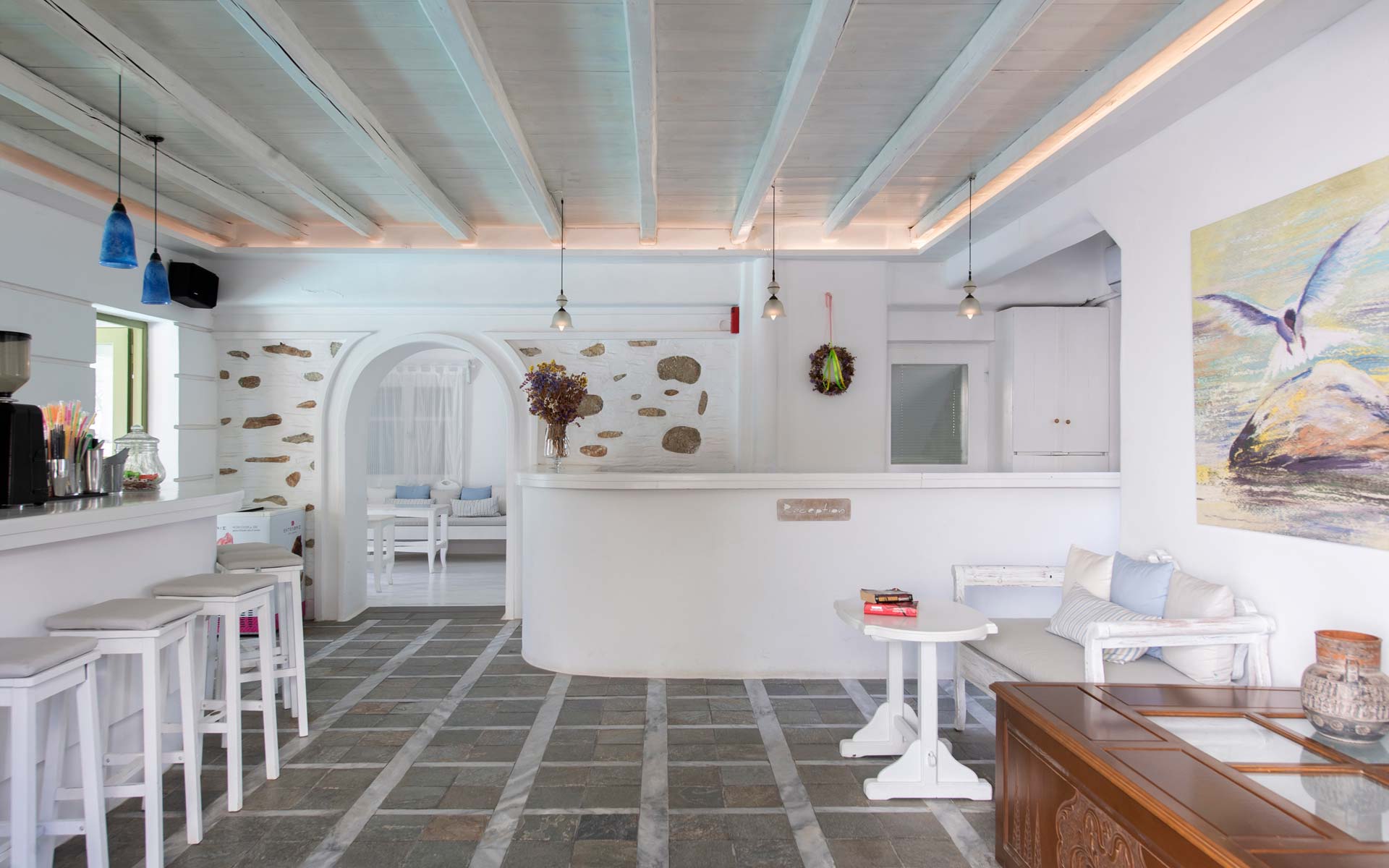 Zefi Hotel & Suites