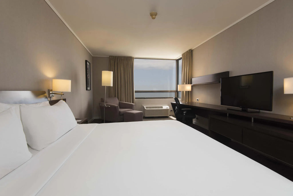 HABITACION KING EJECUTIVA at Holiday Inn Express Iquique, Iquique, Chile.