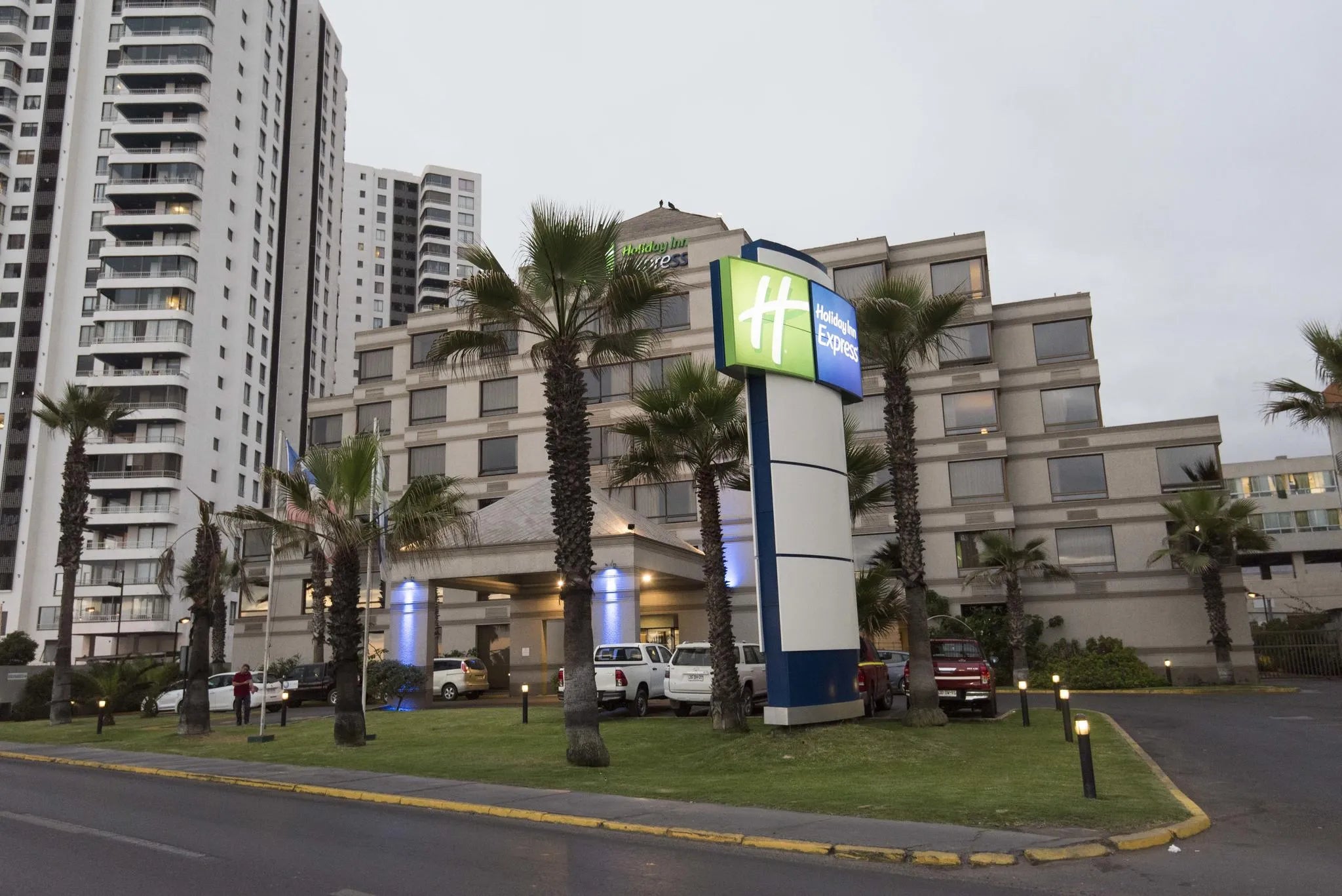 FACHADA at Holiday Inn Express Iquique, Iquique, Chile.