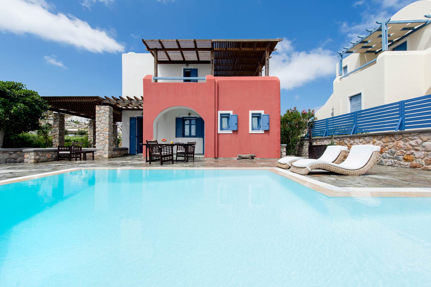 Earino Suites and Villas