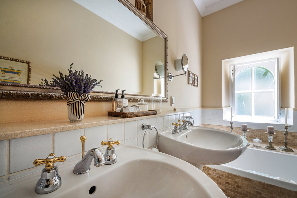 Honeymoon Suite