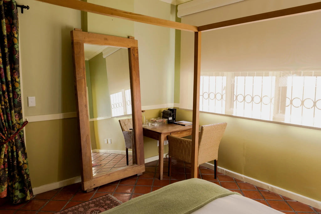 Room gallery image 4.