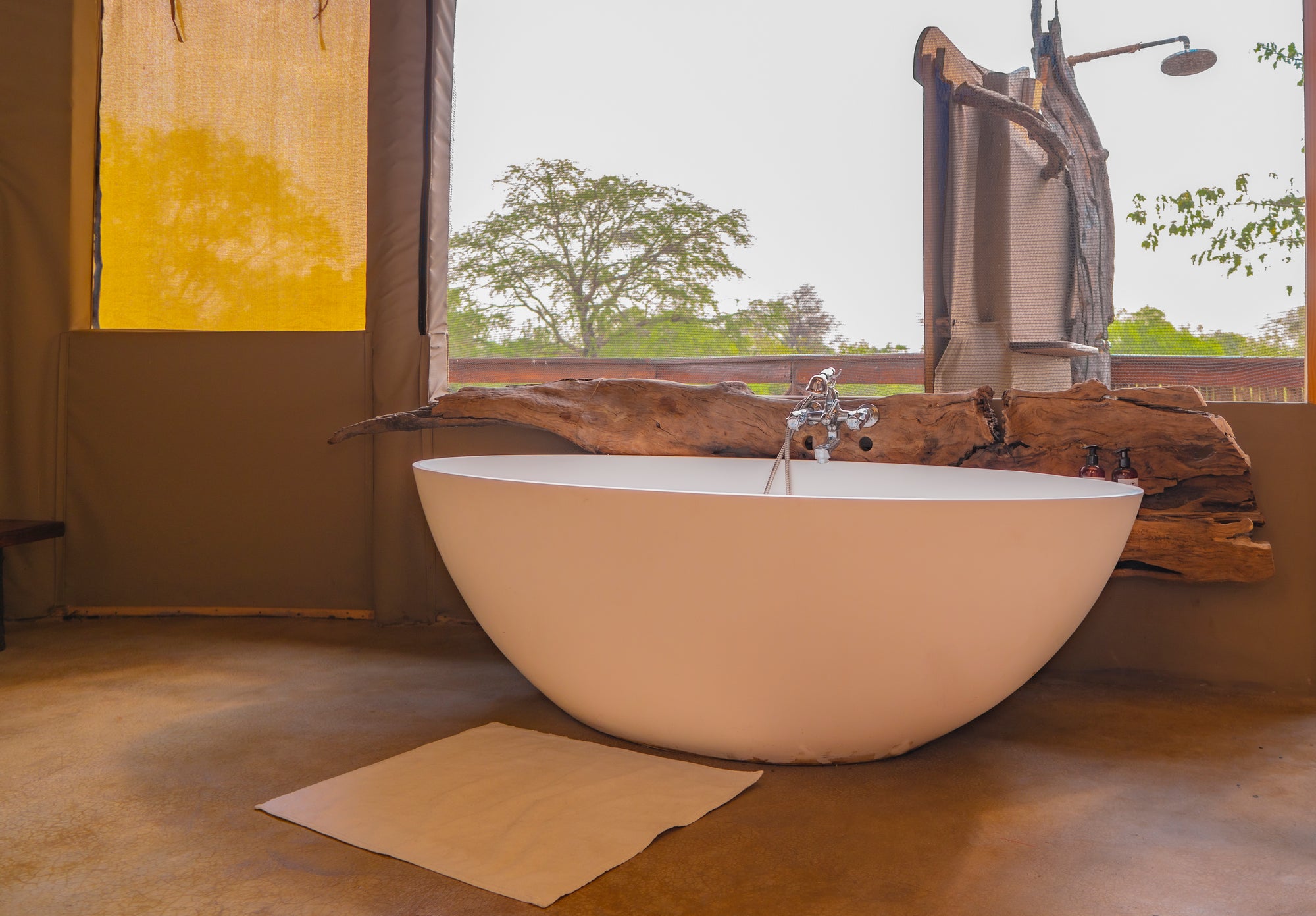 Bath tub in the family Chalet