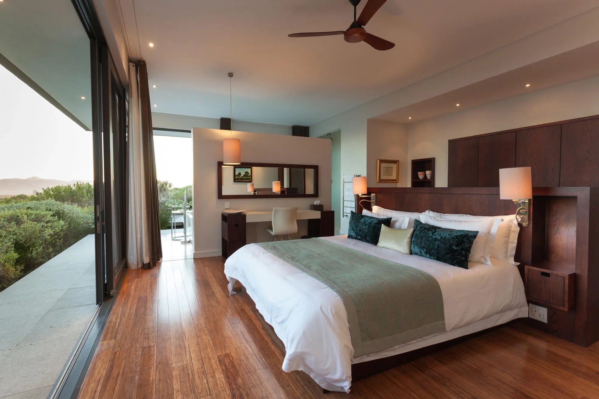 Room gallery image 6.
