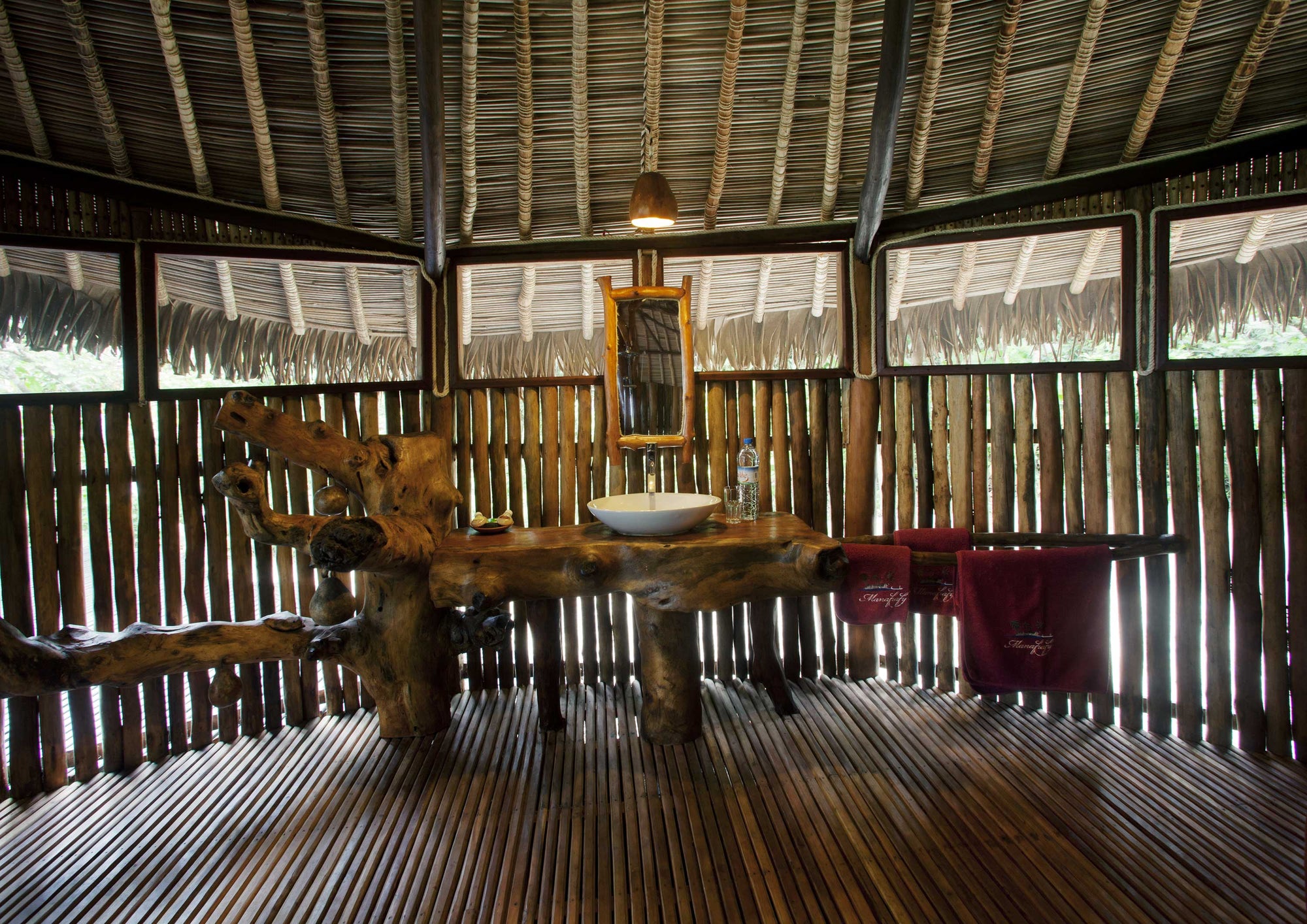MANAFIAFY BEACH & RAINFOREST LODGE