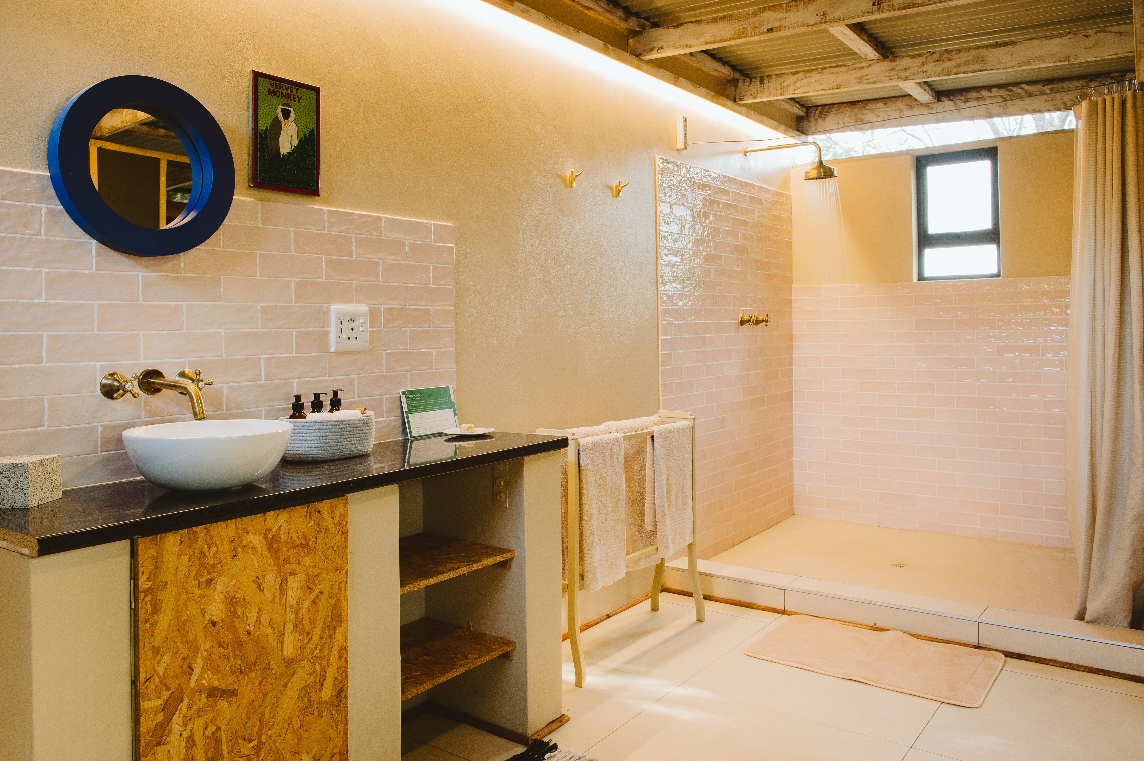 Ubunye Comfort Room En Suite Bathroom