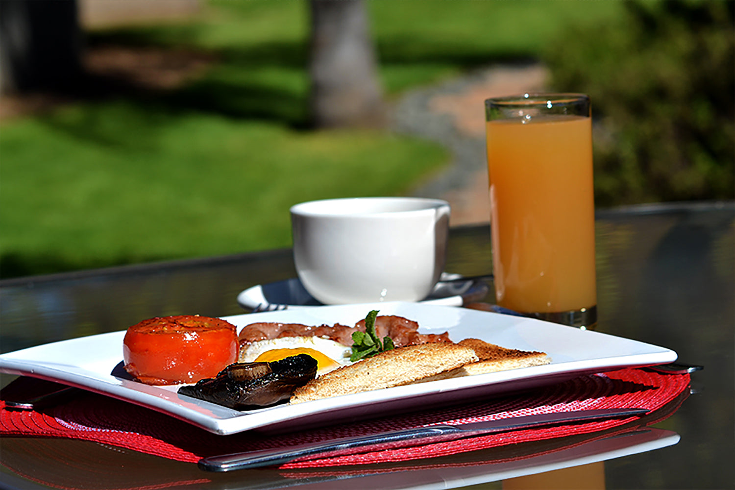 The Willow Inn - Hot Breakfast
