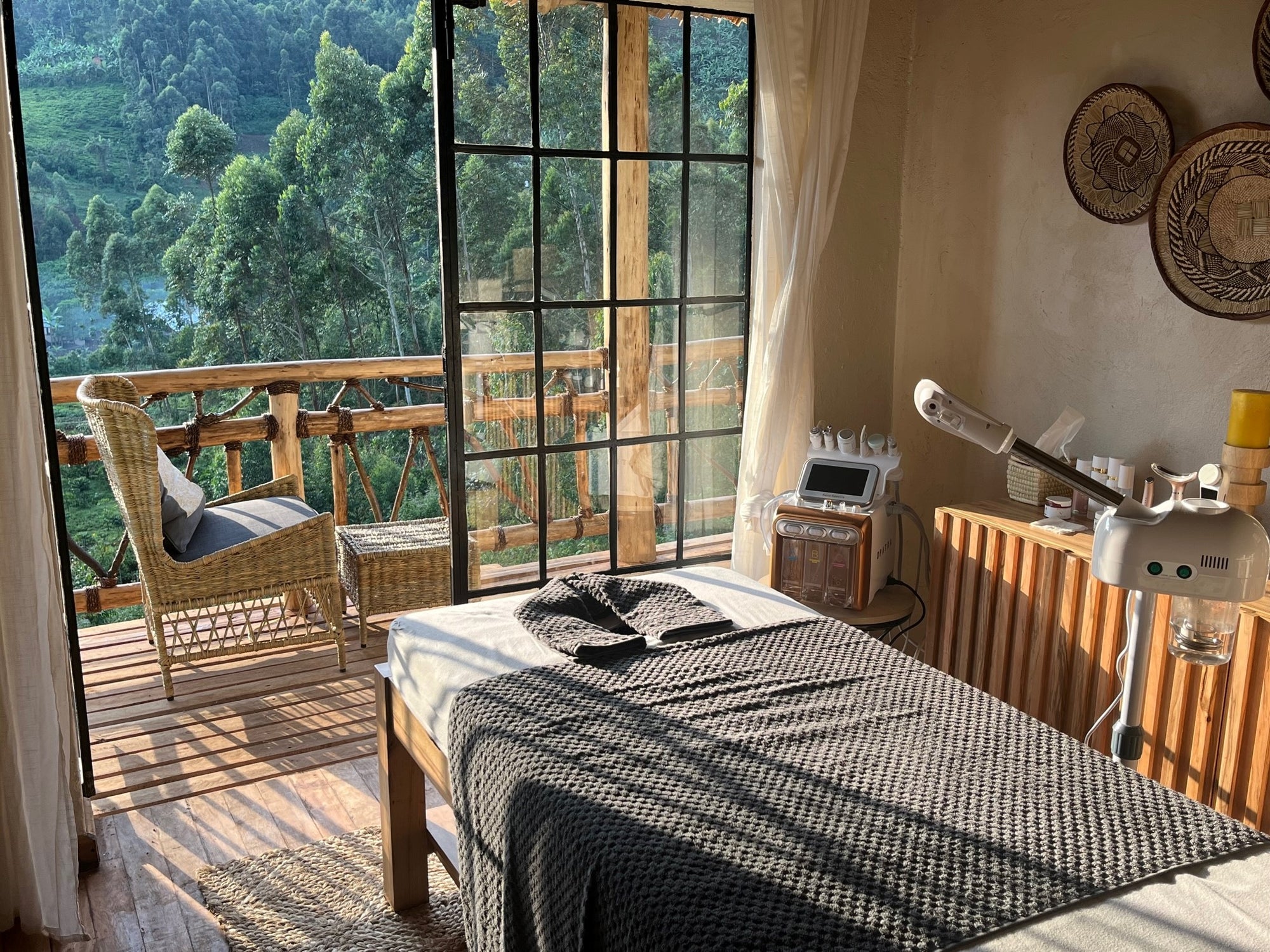 Opatra London Spa, by Mahogany Springs