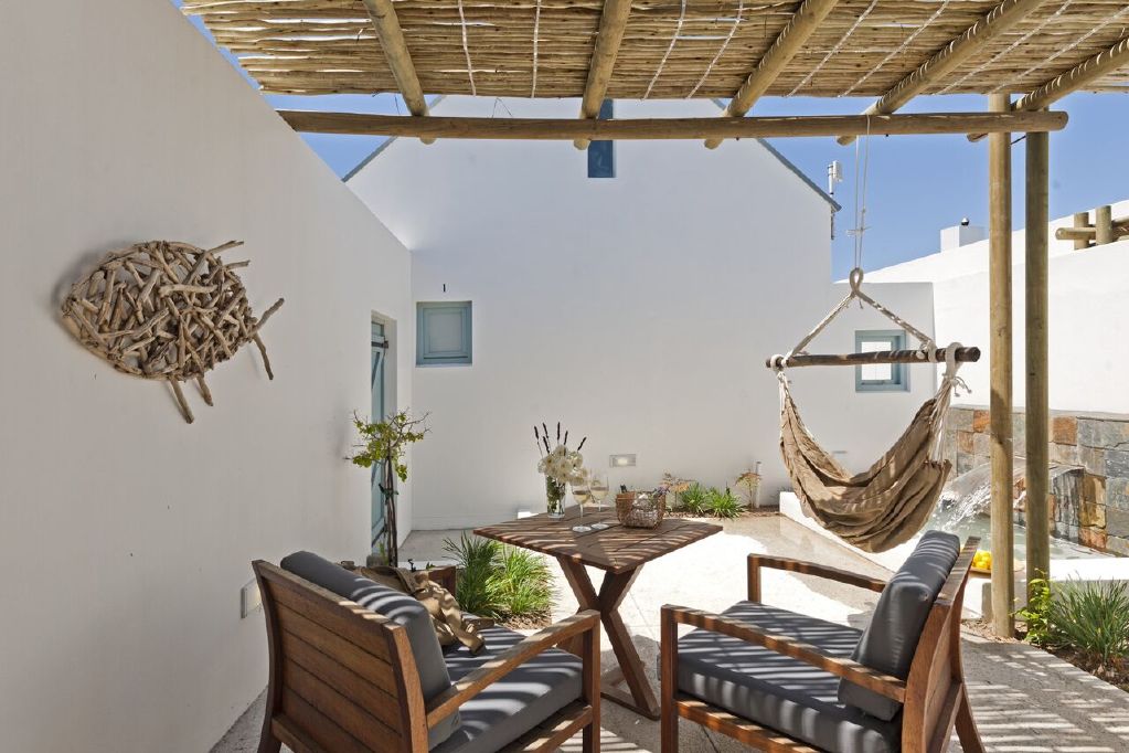 Courtyard Room