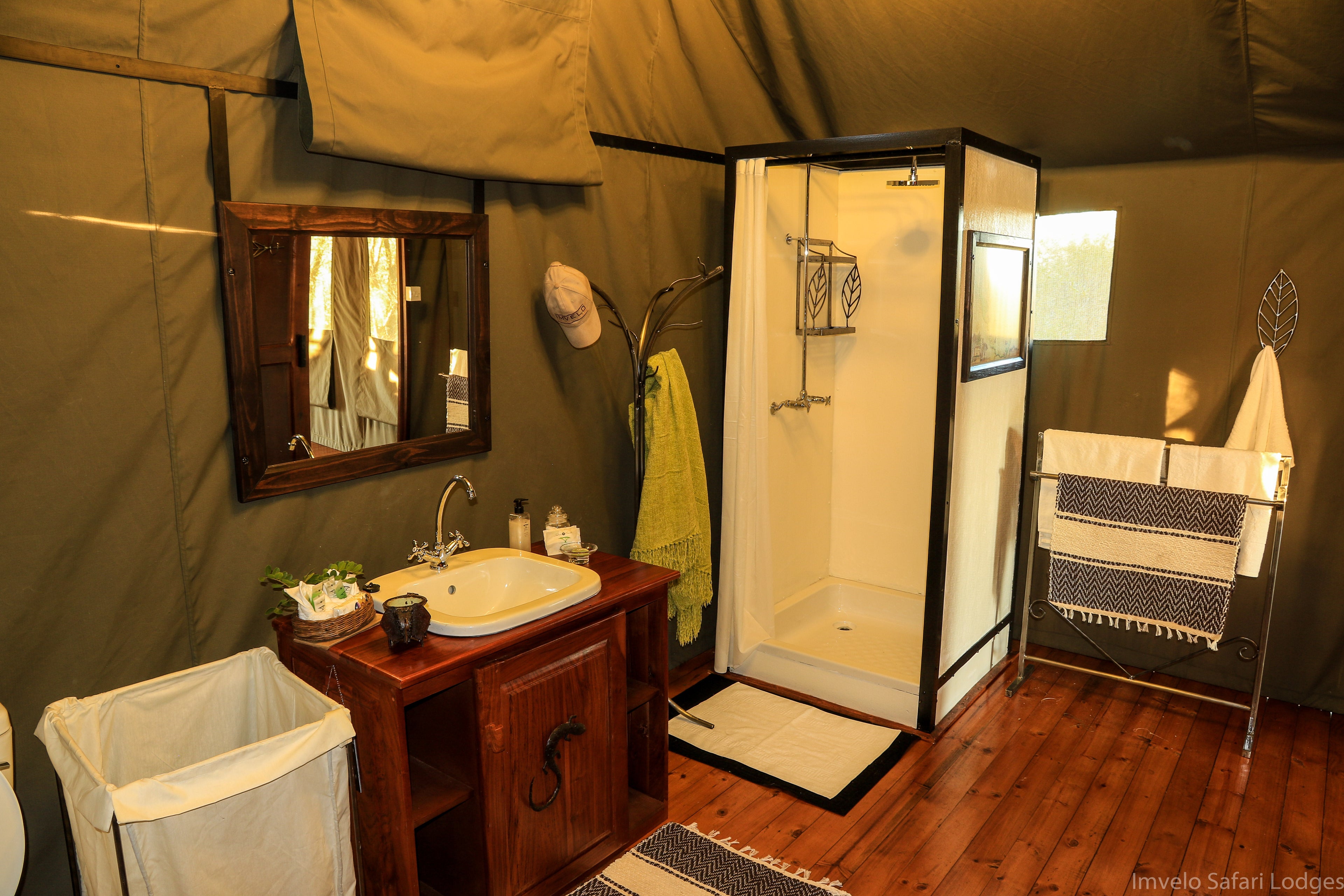 Saddlebill Tent En Suite Bathroom
