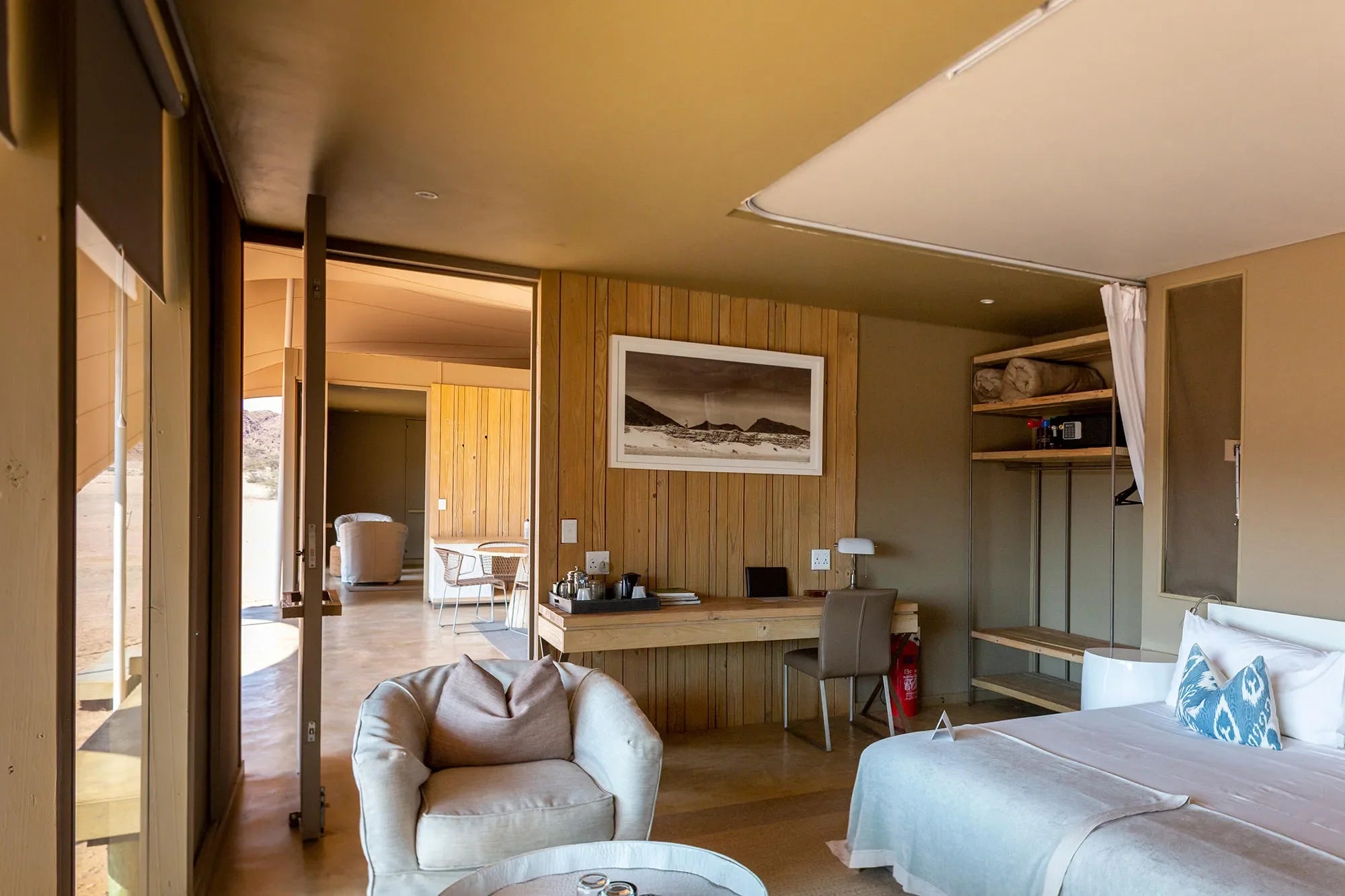 Room gallery image 4.