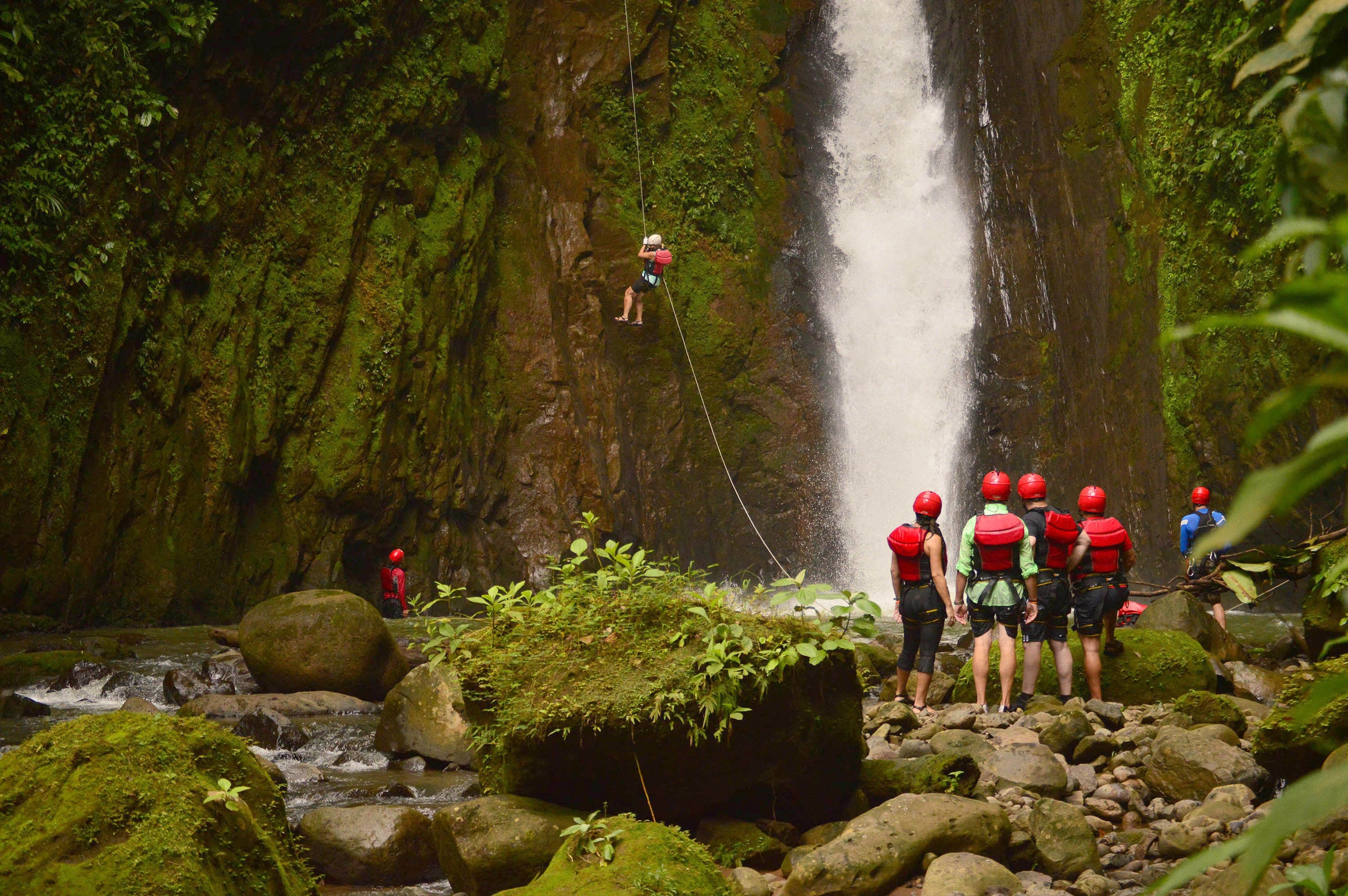 Desafio Adventure Company Gravity Falls Waterfall Jumping