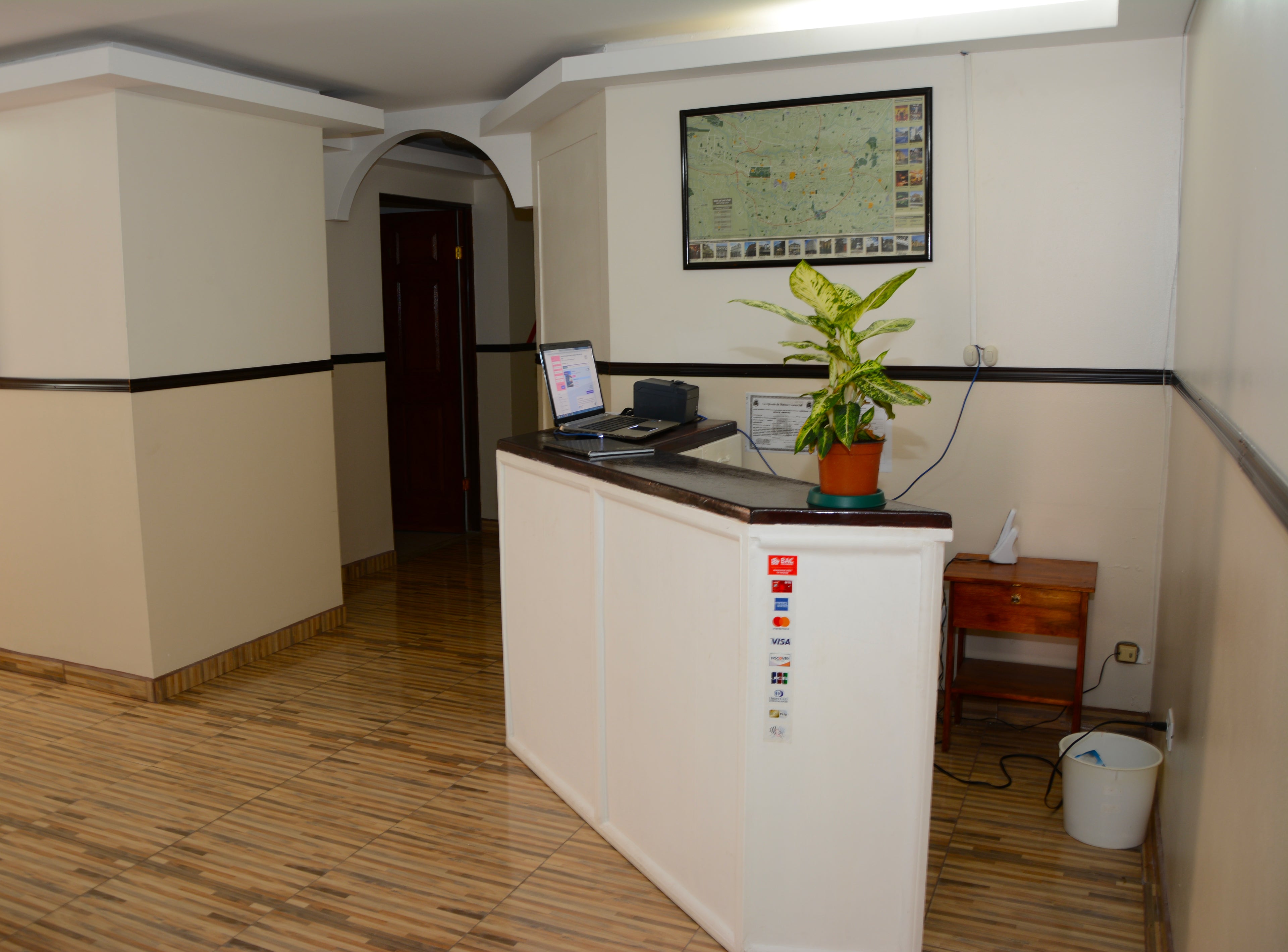 La Fonda de Charlie Hotel