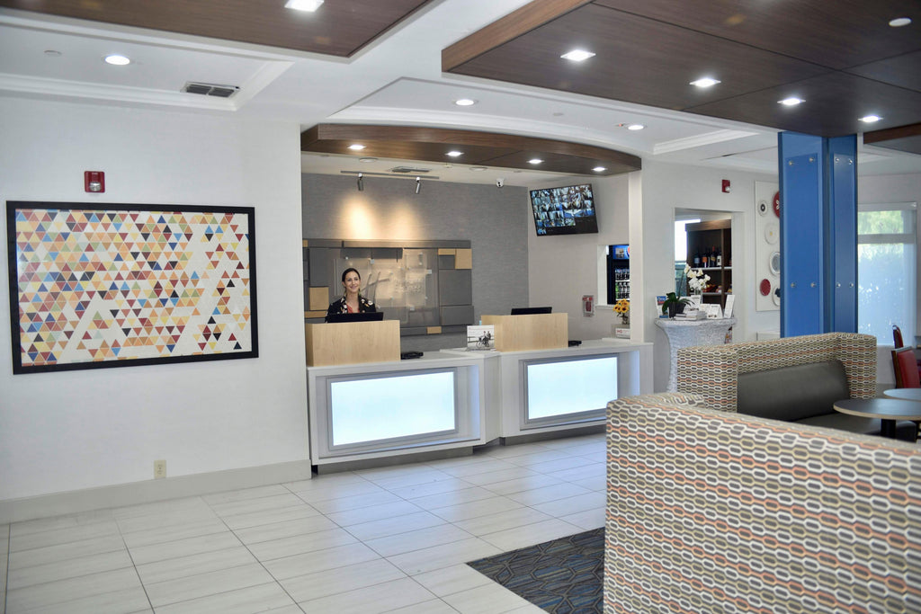 Holiday Inn Express Windsor Sonoma Wine Country