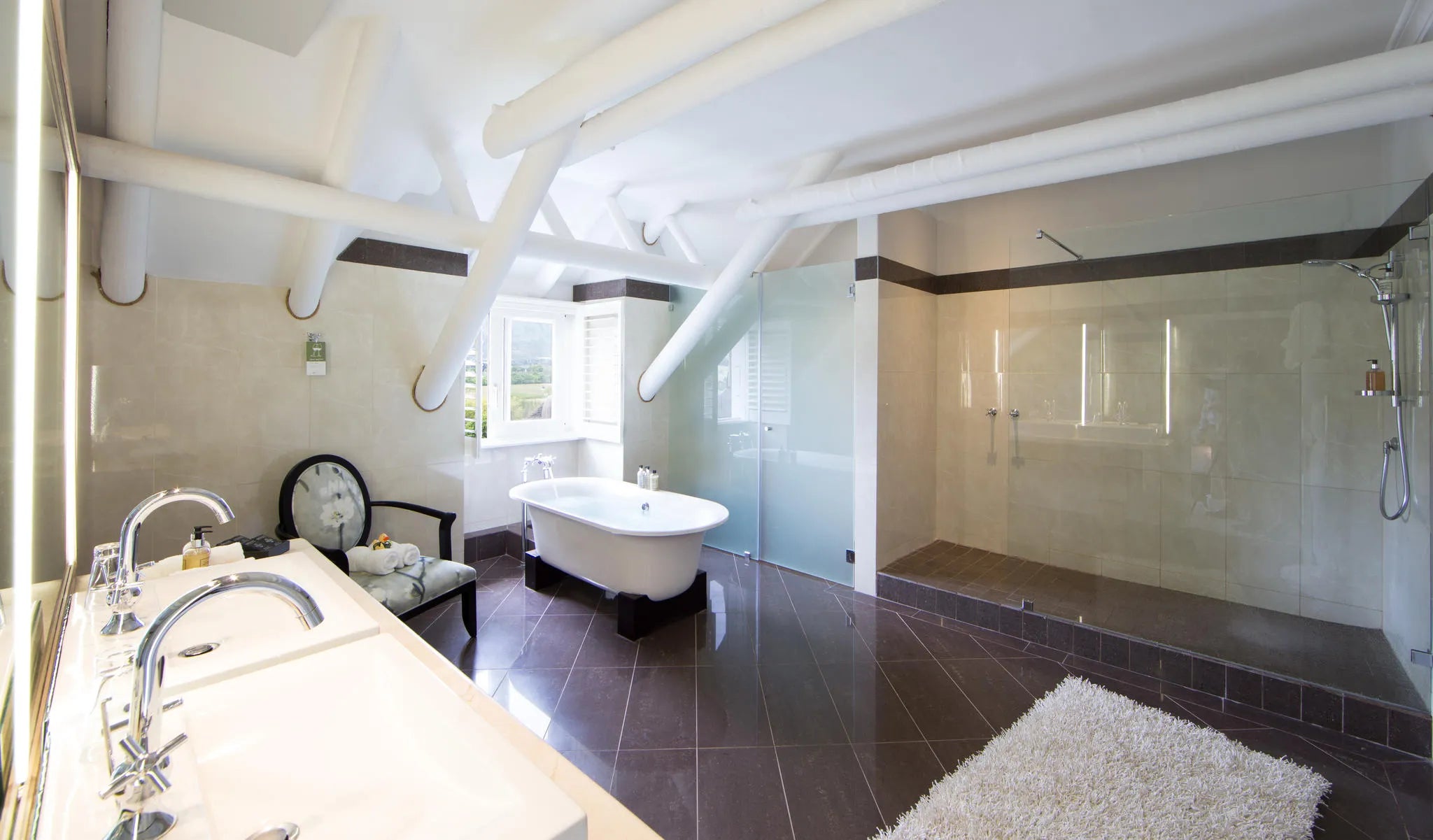 Room gallery image 3.