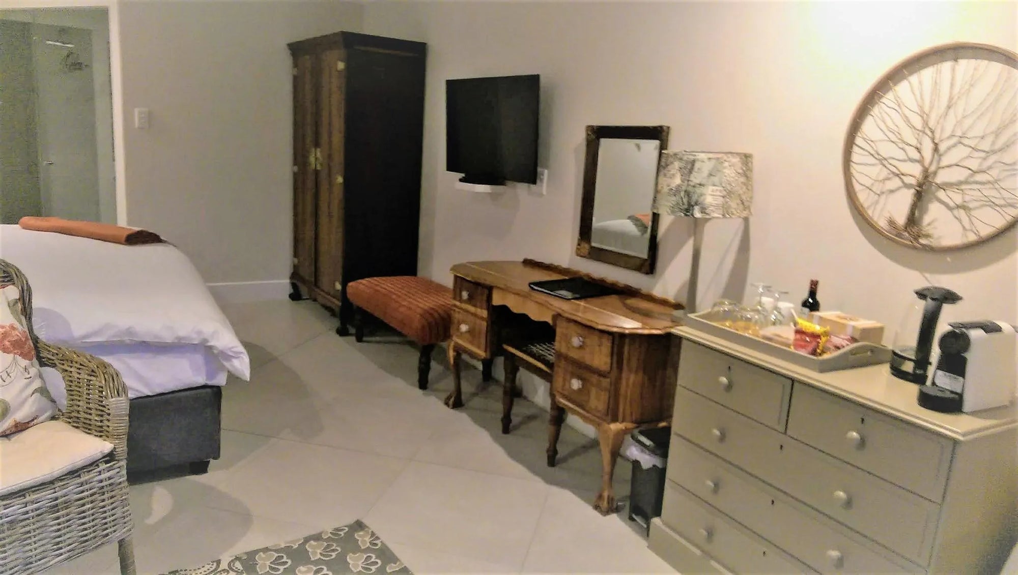 Room gallery image 1.