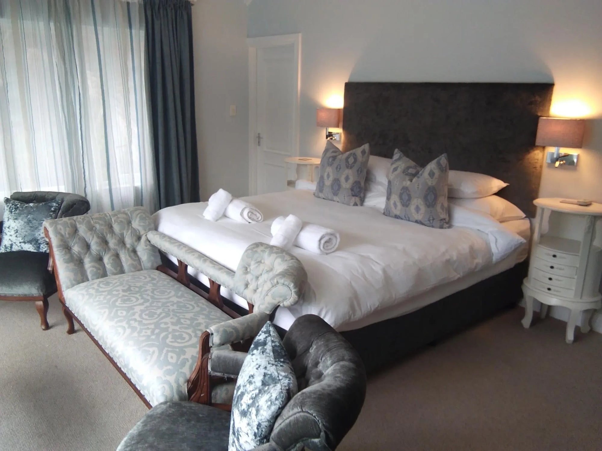 Room gallery image 4.
