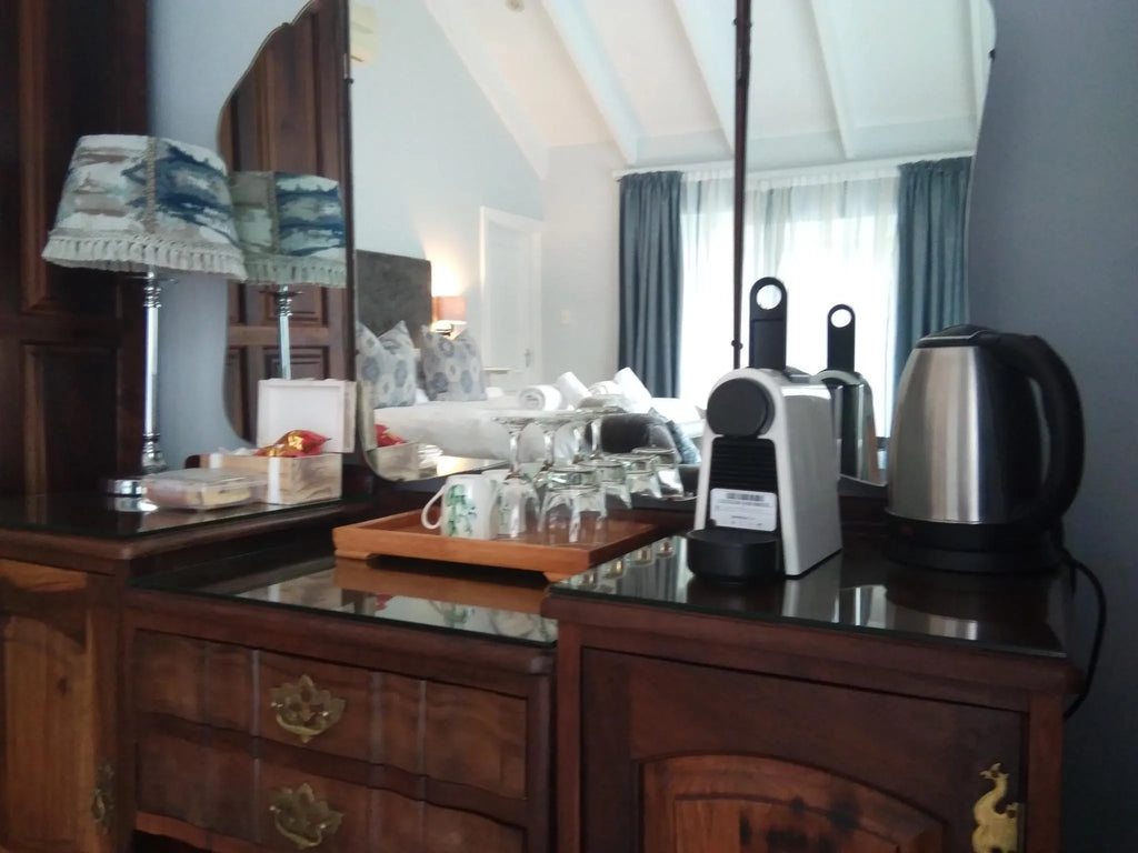 Room gallery image 3.