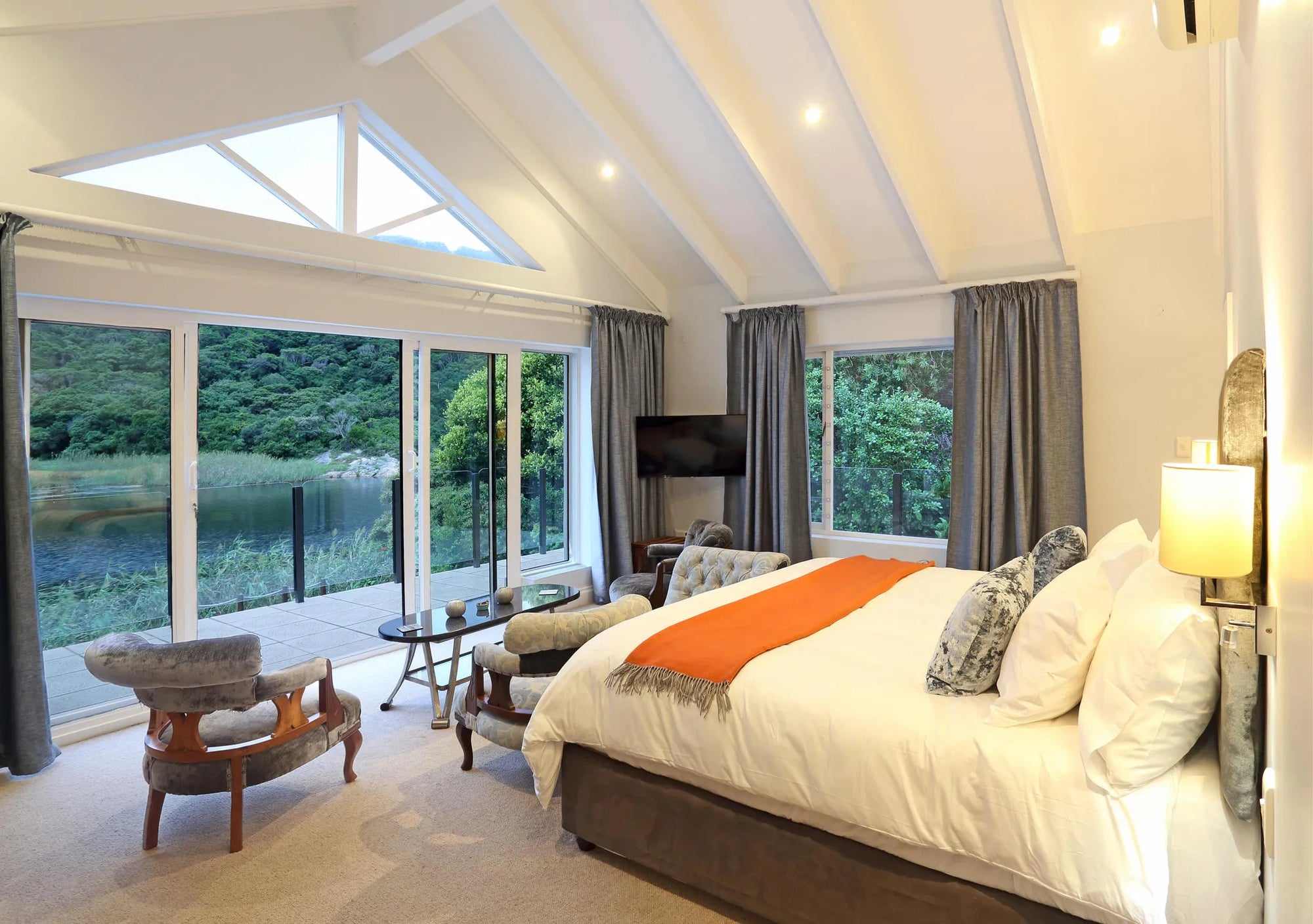 Room gallery image 1.