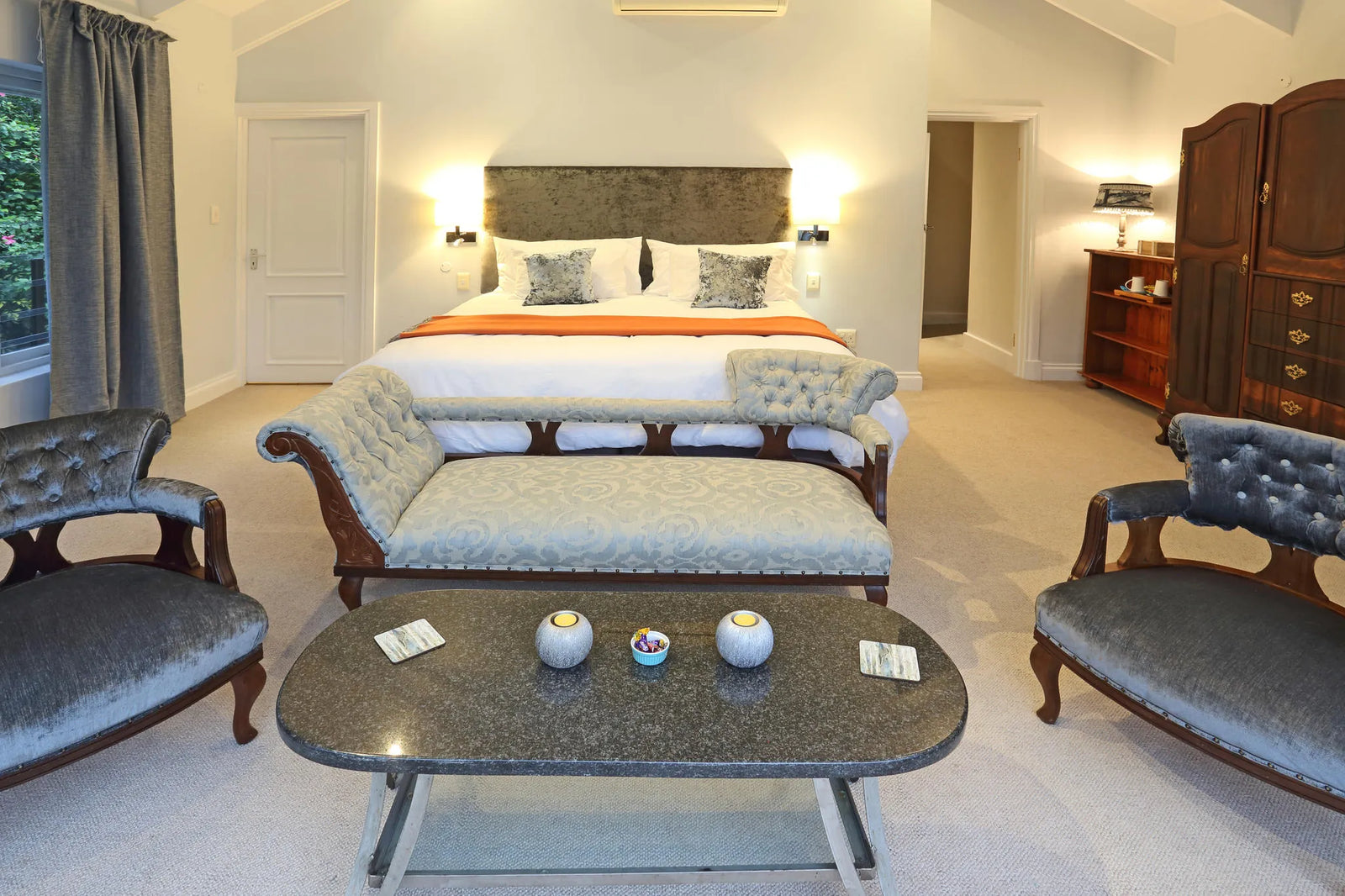 Luxury King Suite