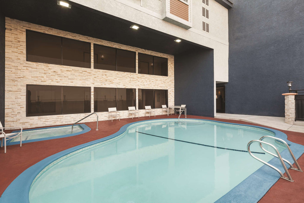 Country Inn & Suites by Radisson Bakersfield
