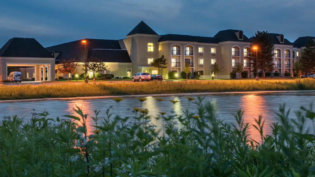 DoubleTree by Hilton Hotel Chicago Wood Dale Elk Grove