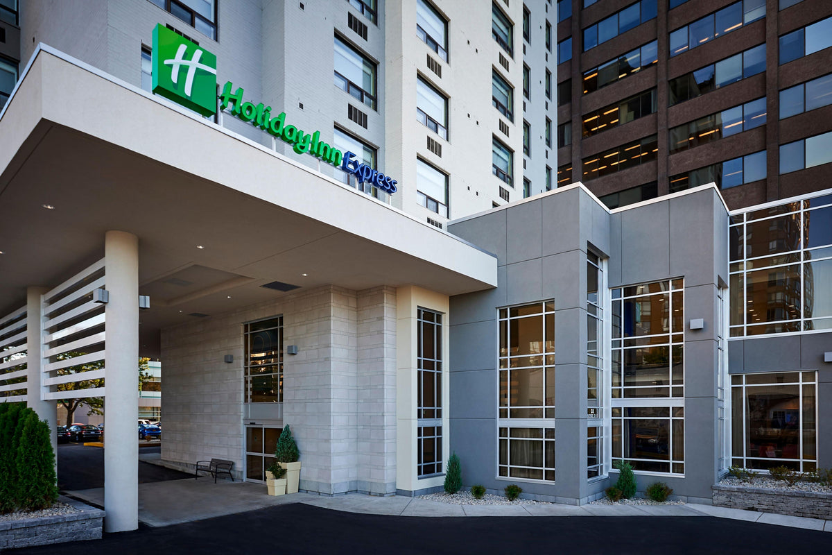 Holiday Inn Express Windsor Waterfront