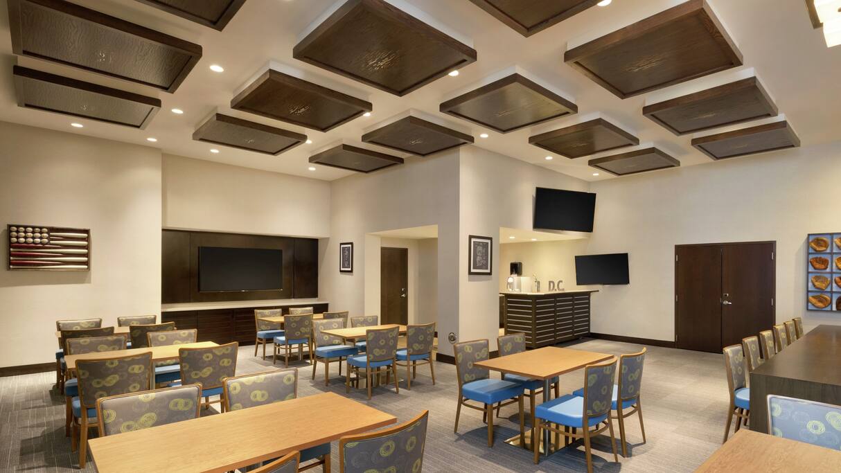 Hampton Inn & Suites Washington DC Navy Yard