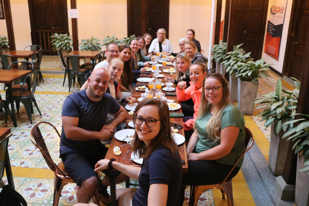 Breakfast that unites travelers
