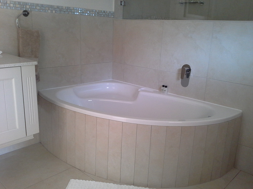 Corner bath
