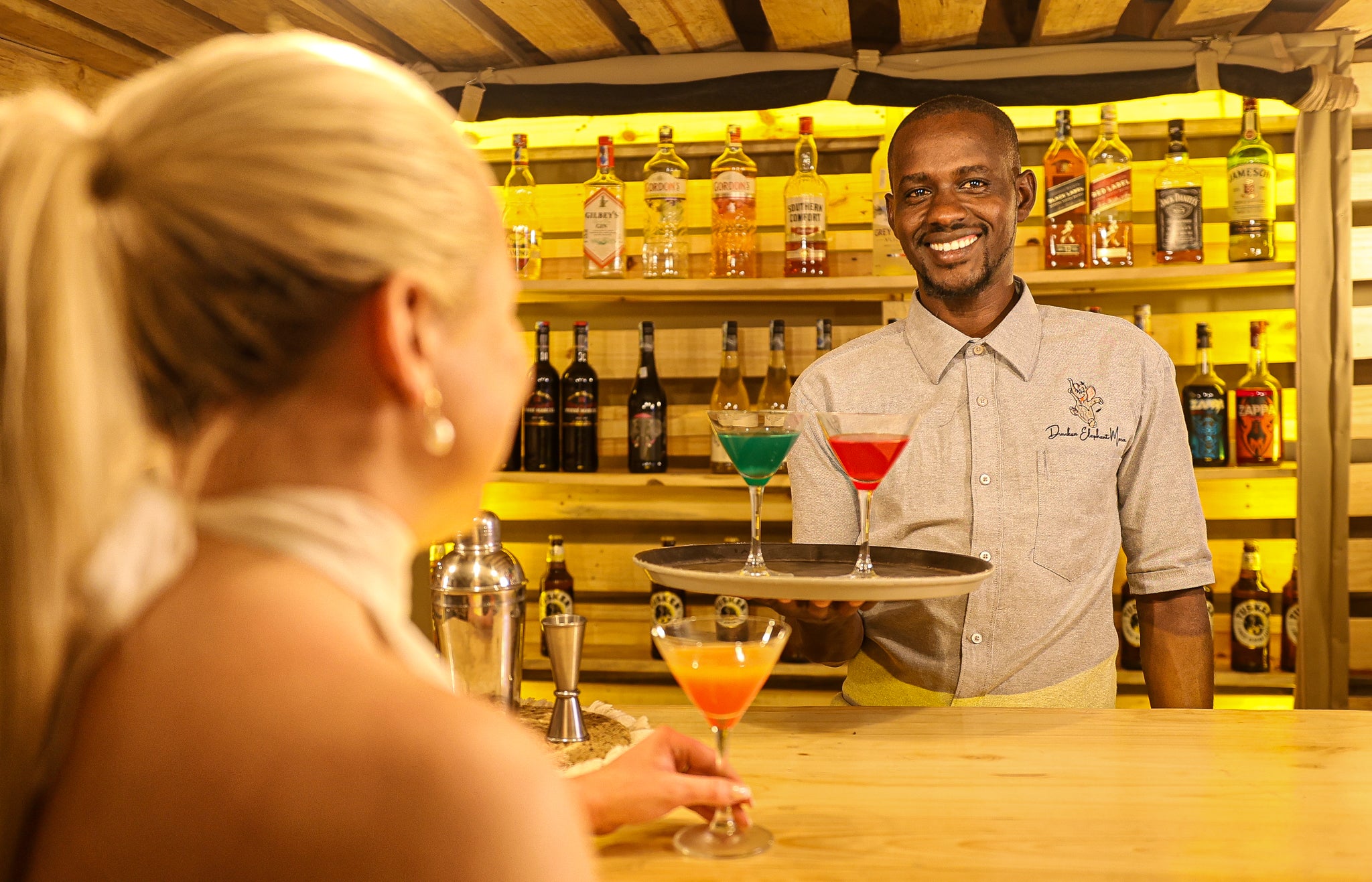 Bar & Lounge