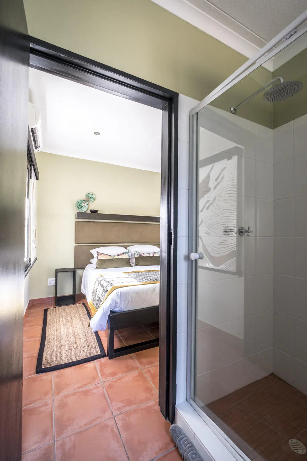 Room gallery image 1.