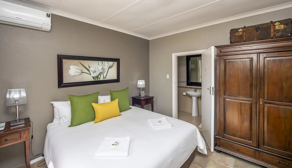 Room gallery image 1.