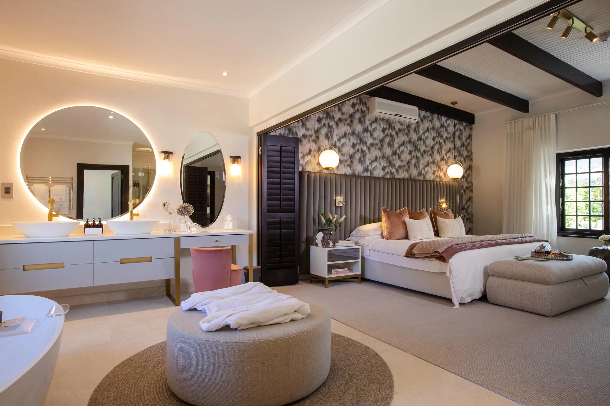 Room gallery image 6.