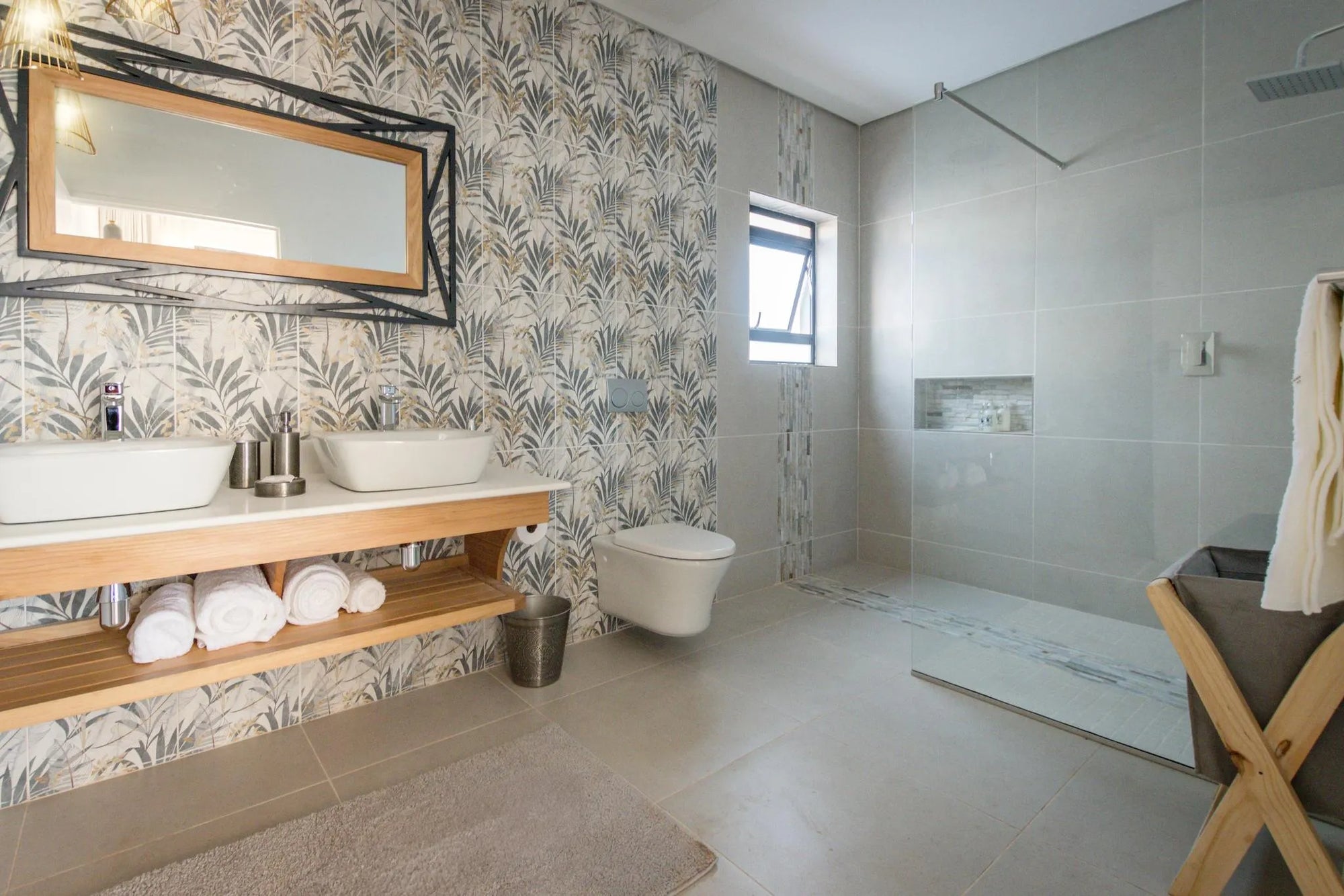 Waterfalls Lodge, Guest room - Bathroom at Waterfalls Lodge, Victoria Falls (Zimbabwe), Zimbabwe.
