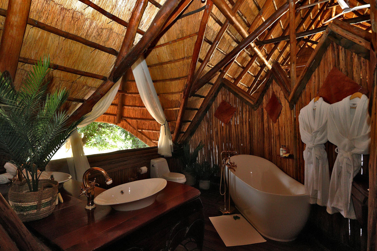 Thatched chalet gallery image 5