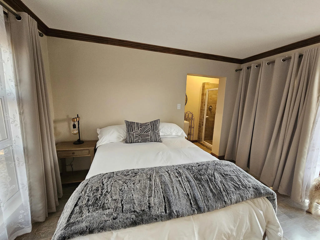 Room gallery image 6.