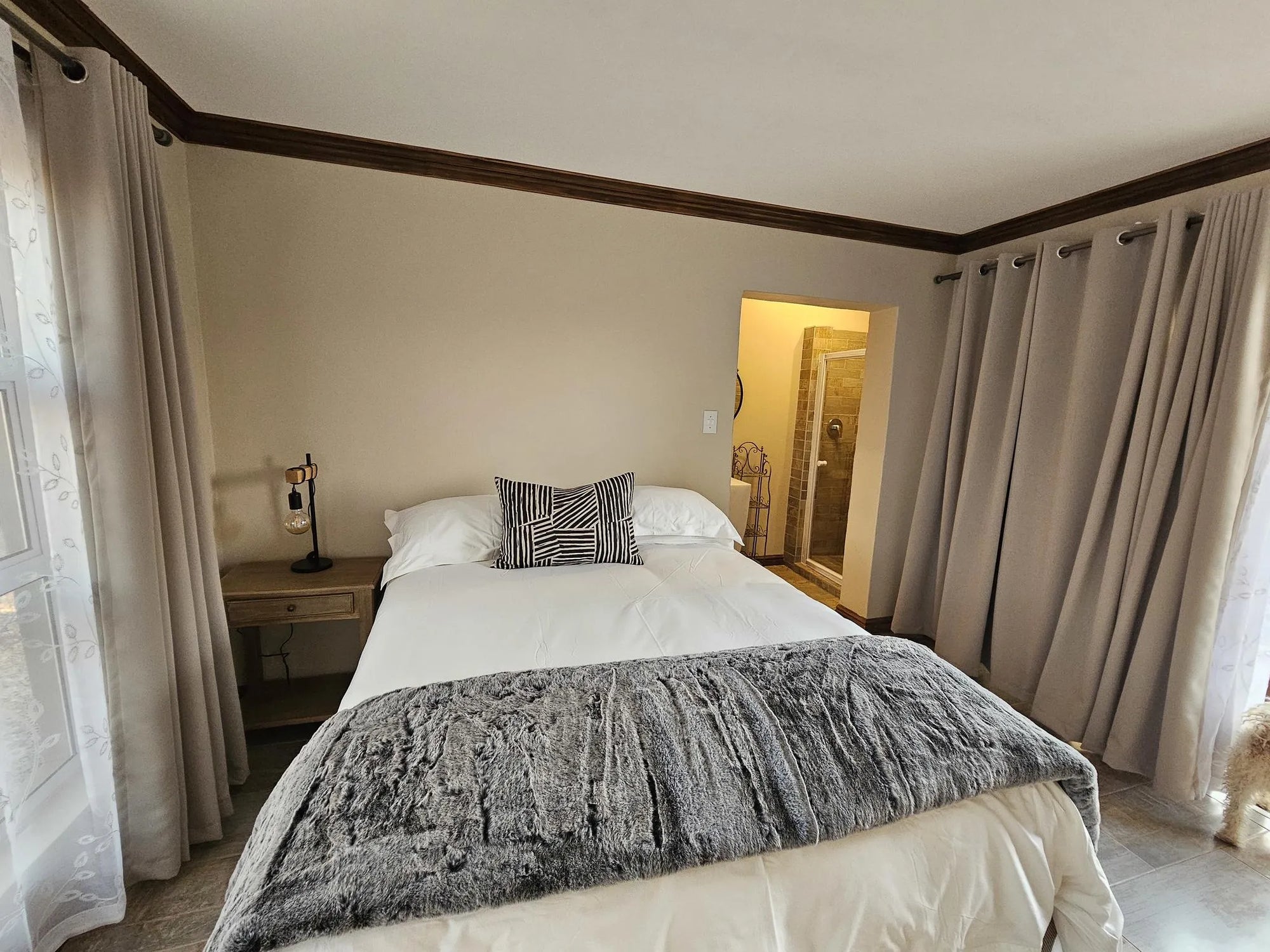 Room gallery image 6.