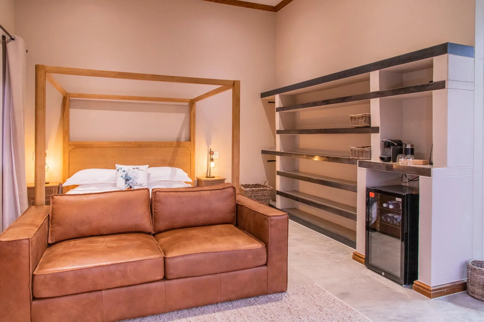 Room gallery image 3.