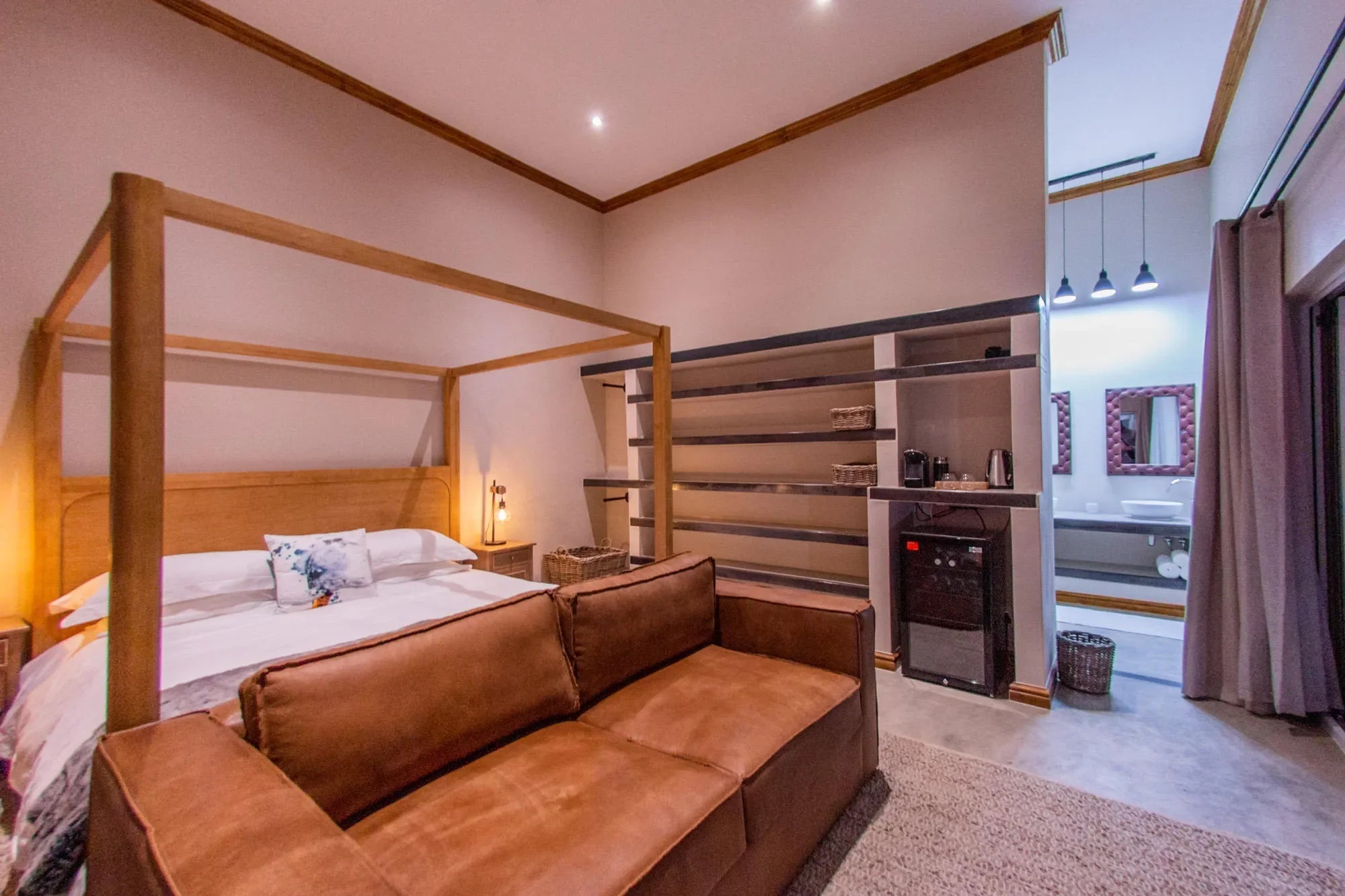 Room gallery image 4.