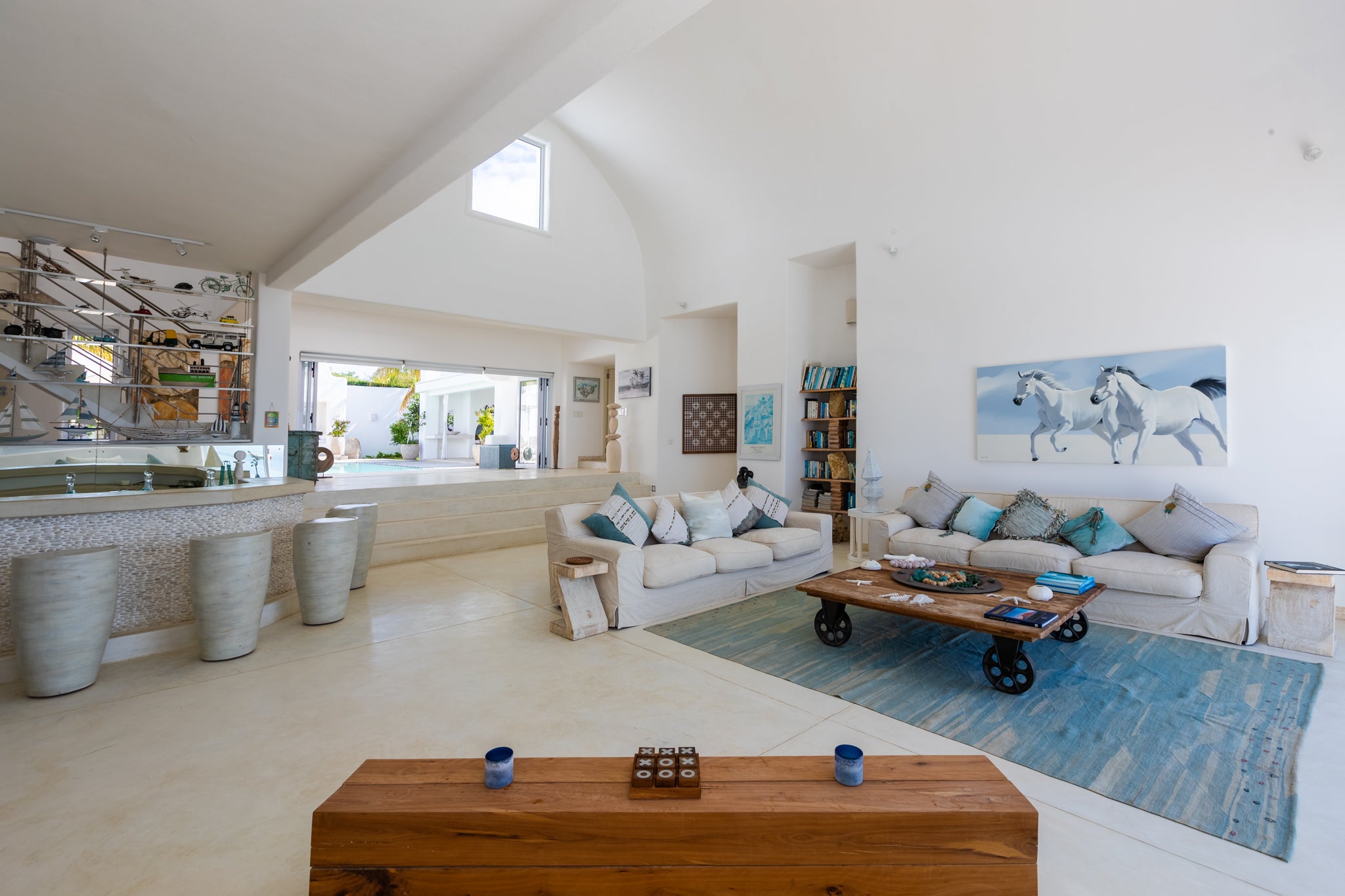 MAIN VILLA LOUNGE
