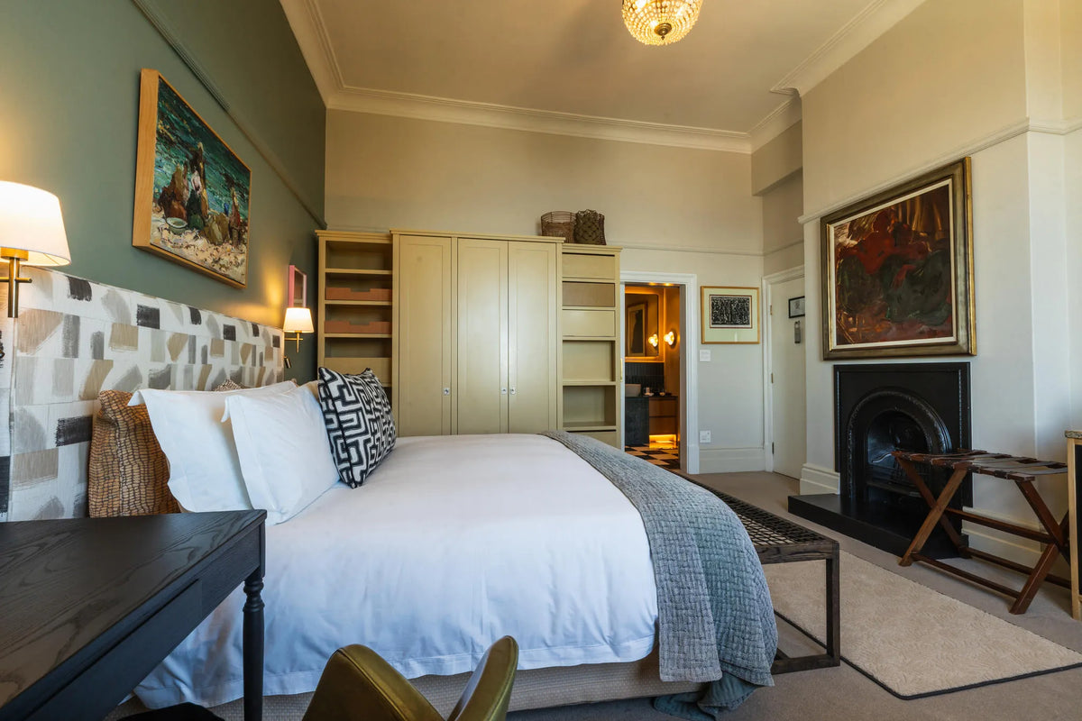Room gallery image 4.