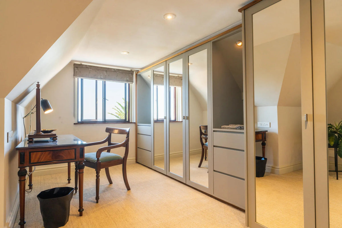 Room gallery image 6.