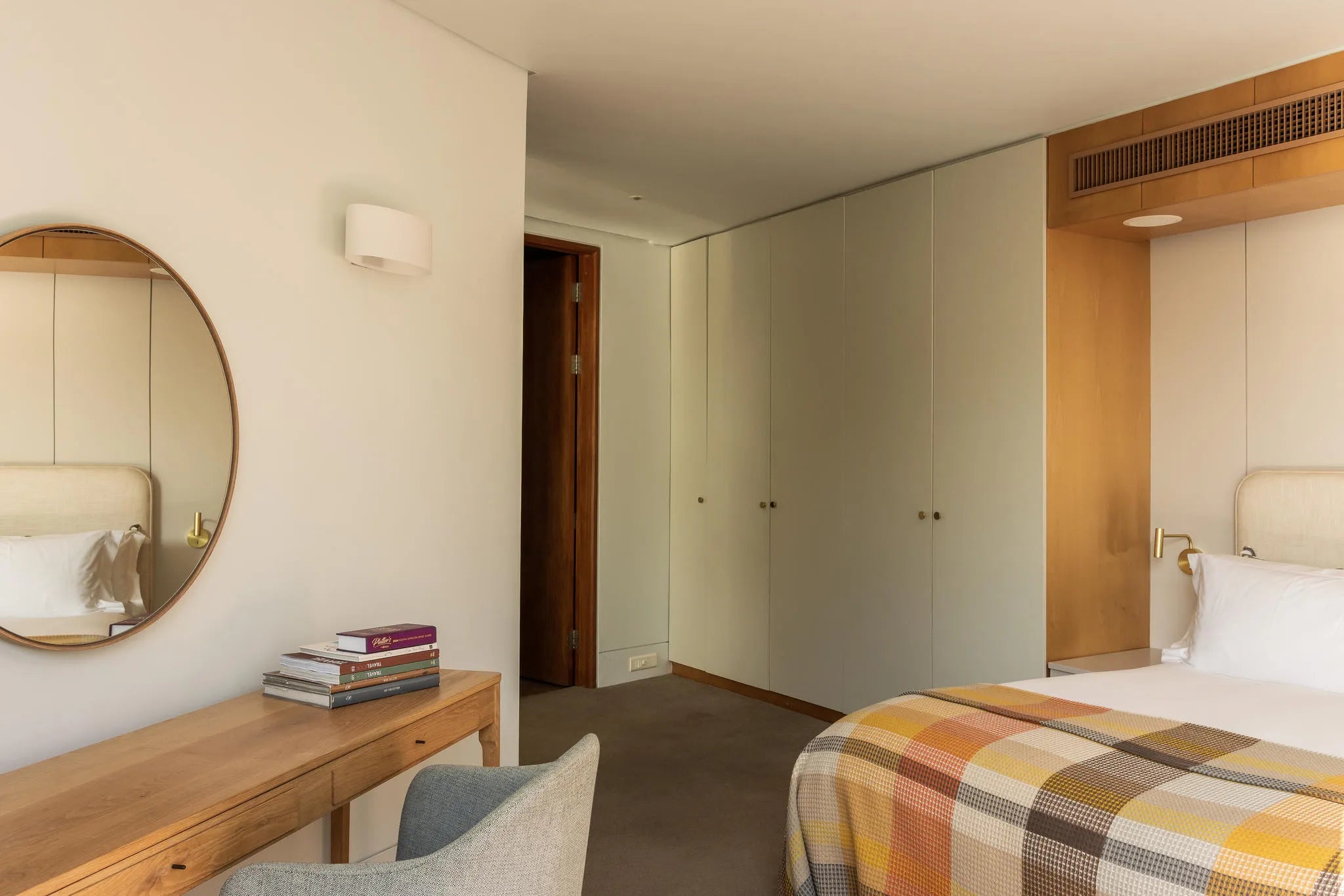 Room gallery image 4.