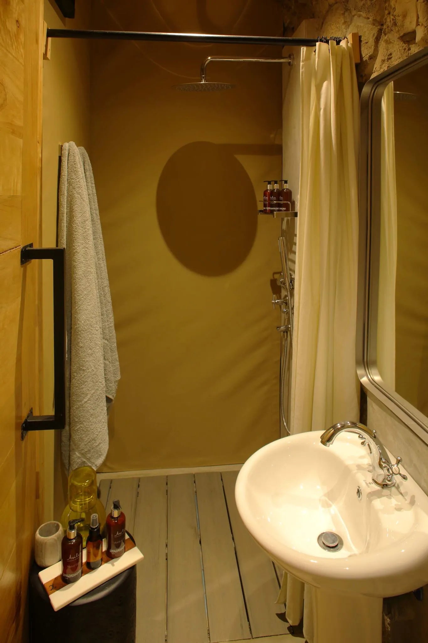 Namiri Plains - Bathroom at Namiri Plains Camp, Eastern Serengeti, Tanzania.