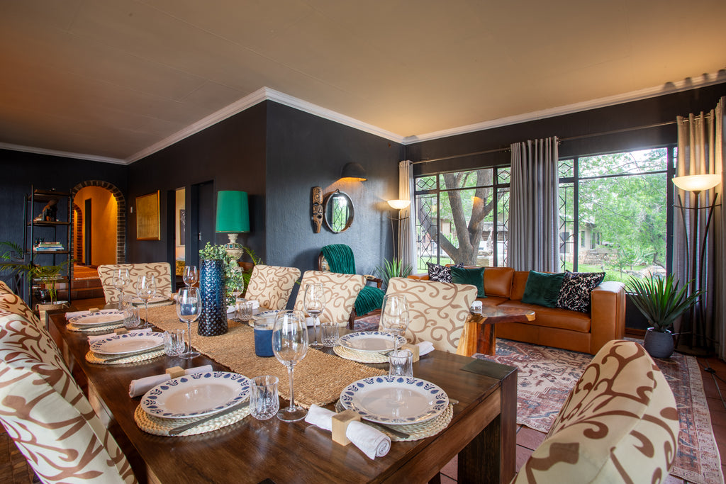 Hippo Cottage Indoor Dining